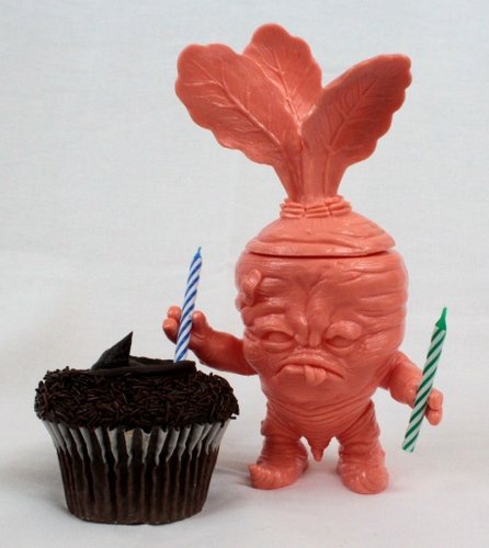 Deadbeet - Birthday Suit (October Toys Exclusive) figure by Scott Tolleson. Front view.