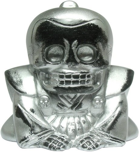 Honesuke (リアルヘッド 骨助) - Black w/ Silver Rub figure by Realxhead X Skull Toys, produced by Realxhead. Front view.