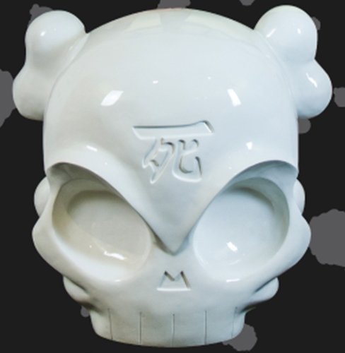 Art Giants - Huck Skull figure by Huck Gee, produced by Kidrobot. Front view.