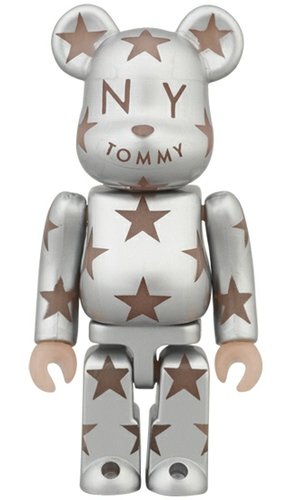 TOMMY - SILVER Be@rbrick 100%  figure, produced by Medicom Toy. Front view.
