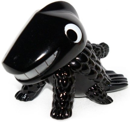 Ten-Gallon - Black w/ White Eyes figure by Chima Group, produced by Chima Group. Front view.