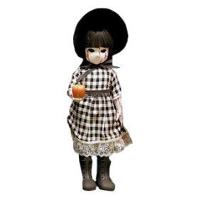 Little apple doll - Sanem figure by Ufuoma Urie , produced by Underground Toys. Front view.