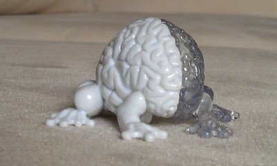 Jumping Brain - White/Clear GID figure by Emilio Garcia, produced by Toy2R. Front view.