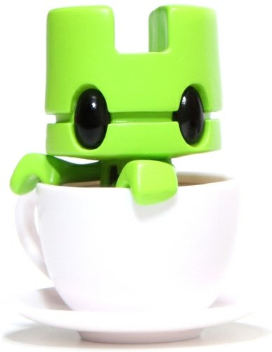 Green Mini Tea figure by Matt Jones (Lunartik), produced by Lunartik Ltd. Front view.