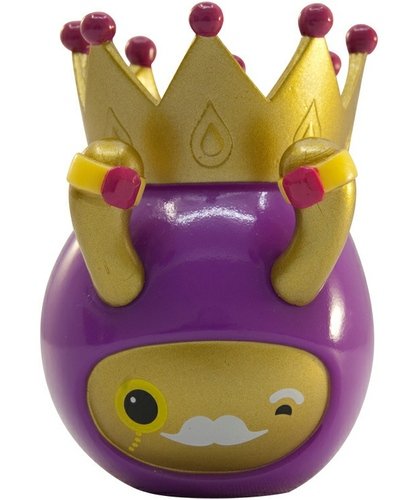 King Droplet figure by Gavin Strange, produced by Crazylabel. Front view.