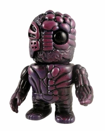 Rilleco Chaos Mini figure by Realxhead X Onell Design, produced by Realxhead X Onell Design. Front view.