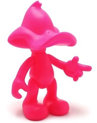 Daffy Duck - Pink figure by Artoyz Originals, produced by Artoyz Originals. Front view.