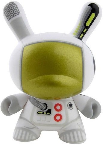 Shuttlemax Commander Dunnynaut figure by Bill Mcmullen, produced by Kidrobot. Front view.
