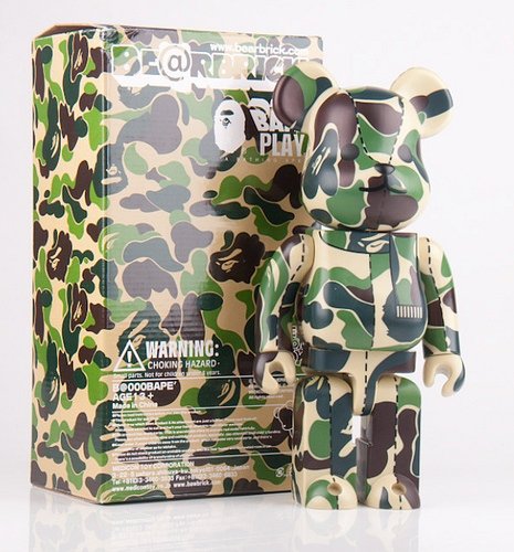 BAPEPLAY Bearbrick 400% Brown figure by Bape, produced by Medicom Toy. Front view.