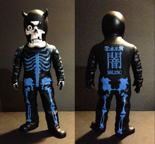 D.a.r.k Skullman (blue) figure by Balzac, produced by Evilegend 13. Front view.