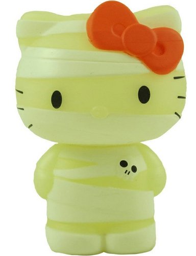 Hello Kitty Horror Mystery Minis - GID Mummy figure by Sanrio, produced by Funko. Front view.