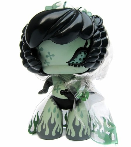 Mint Night Fantasy figure by Junko Mizuno, produced by Fewture. Front view.