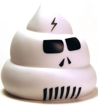 Sho-Po Plop - Skull (Chase)  figure by Frank Kozik, produced by Kidrobot. Front view.