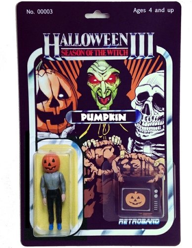 Pumpkin figure by Aaron Moreno, produced by Retroband. Front view.