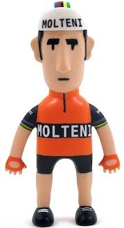 Eddy Vinyl Figure figure by Richard Mitchelson, produced by Rouleur. Front view.