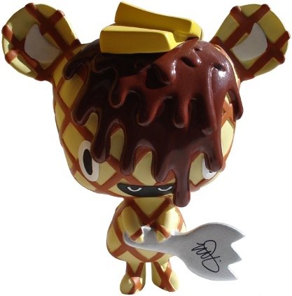 Waffle Micci figure by Erick Scarecrow. Front view.