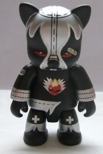 Santokatze figure by Run, produced by Toy2R. Front view.