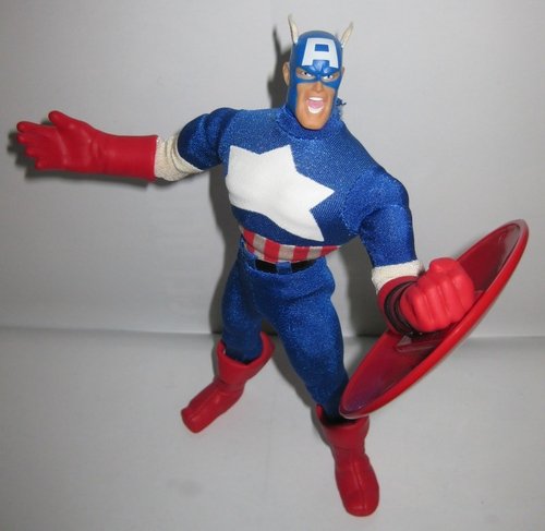 Captain America Famous Covers Series figure by Marvel, produced by Marvel. Front view.