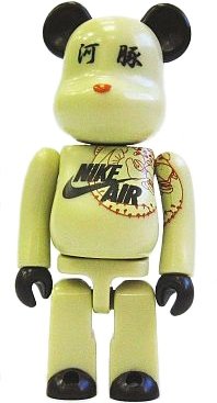 Nike [co]+LAB Be@rbrick 100% figure by Bruce Kilgore, produced by Medicom Toy. Front view.