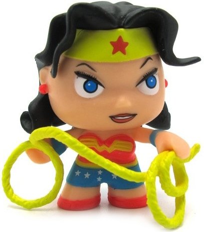 Wonder Woman figure by Dc Comics, produced by Silver Line S.A.. Front view.