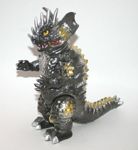 Dragigus figure by Mark Nagata, produced by Max Toy Co.. Front view.