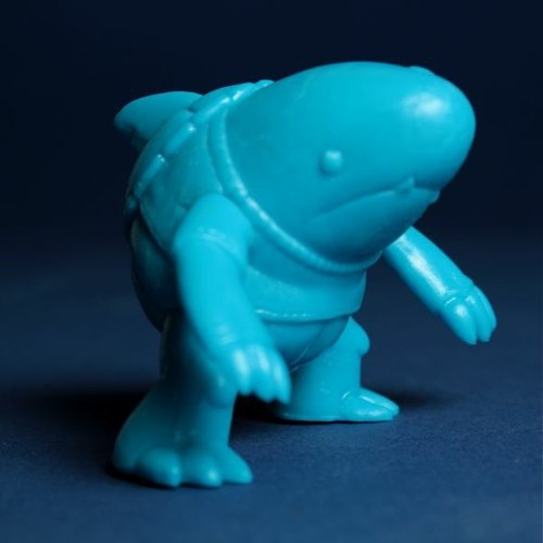 Shirtle - Rotofugi Exclusive figure by Kenjitron, produced by October Toys. Front view.