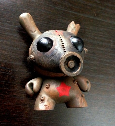 Soviet GaskMask Dunny figure by Drilone. Front view.