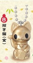 Lucky Cat Keychain - Gold figure by Konatsu, produced by Konatsuya. Front view.