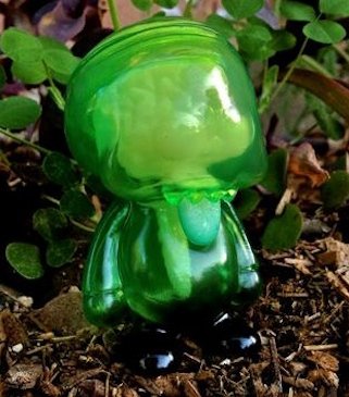 Kiss My Blarney - Young Gohst figure by Ferg X Grody Shogun, produced by Lulubell Toys. Front view.