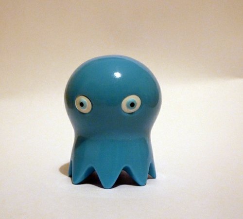 Mini Totem Doppelganger figure by Anton Ginzburg, produced by Kidrobot. Front view.