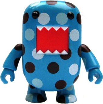 Blue Polka Dot Domo Qee figure by Dark Horse Comics, produced by Toy2R. Front view.