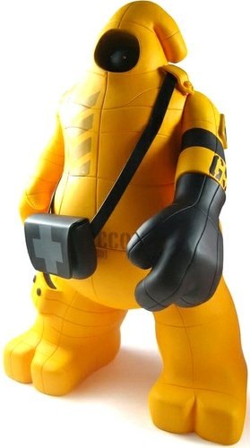 SUG : Urban Recovery - Yellow figure by Unklbrand, produced by Unklbrand. Front view.