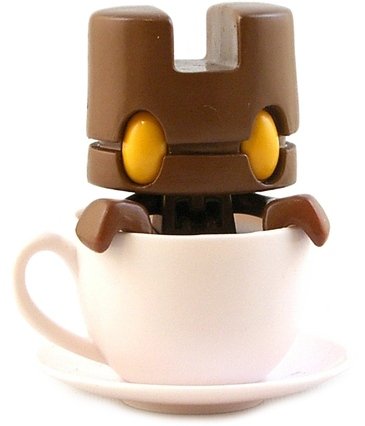 Brown Mini Tea figure by Matt Jones (Lunartik), produced by Lunartik Ltd. Front view.