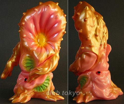 Greenmons Pink Special figure by Yuji Nishimura, produced by M1Go. Front view.