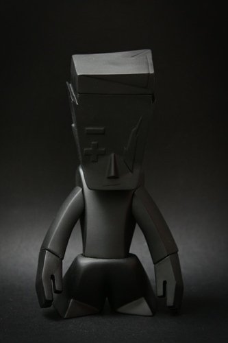 Aro -  All Black figure by Steph Cop, produced by Bonustoyz. Front view.