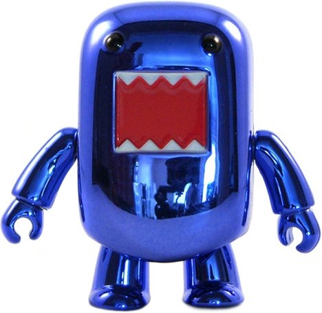 Metallic Blue Domo Qee figure by Dark Horse Comics, produced by Toy2R. Front view.