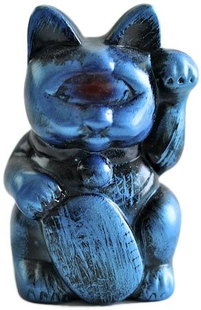 Mini Fortune Cat - Blue Rub figure by Mori Katsura, produced by Realxhead. Front view.