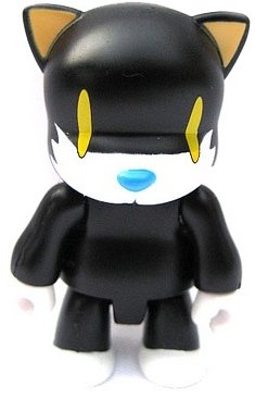 Black Cat figure by Touma, produced by Toy2R. Front view.