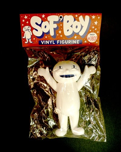 SofBoy figure by Archer Prewitt, produced by Presspop. Front view.