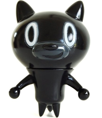 Mao Cat - Black figure by Touma, produced by Toumart. Front view.