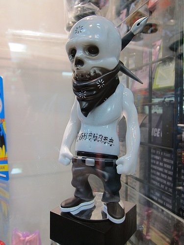 Rebel Ink - SDCC 2012 figure by Usugrow, produced by Secret Base. Front view.