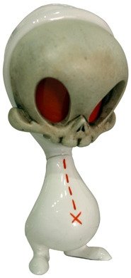 White Shadow - Mini Skelve figure by Brandt Peters X Kathie Olivas, produced by Circus Posterus. Front view.