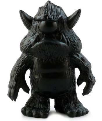 Stroll - Black figure by John Spanky Stokes, produced by October Toys. Front view.