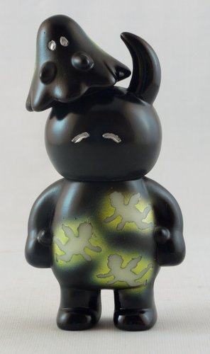 Black and GID Angel Abbey Uamou figure by Ayako Takagi, produced by Uamou. Front view.