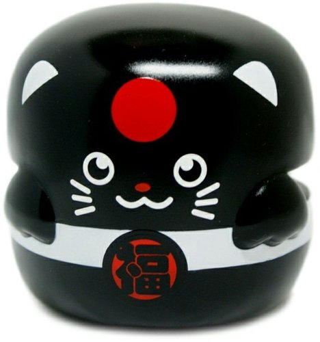 Luckitty Mini Pon - Black Japan Edition figure by Rotobox, produced by Kuso Vinyl. Front view.