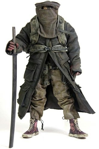 Ronin Oya Sun - Bambaland Exclusive figure by Ashley Wood, produced by Threea. Front view.