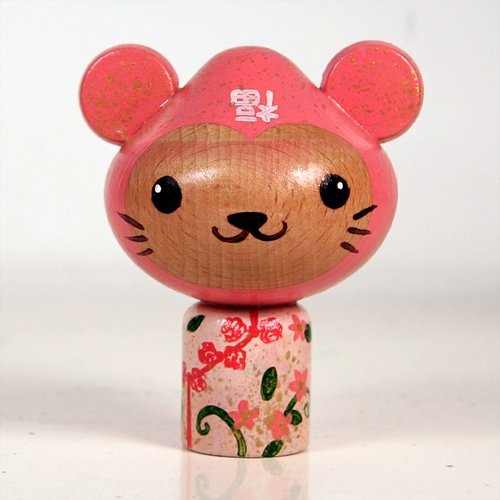 Prosperity Mouse figure by Noferin. Front view.