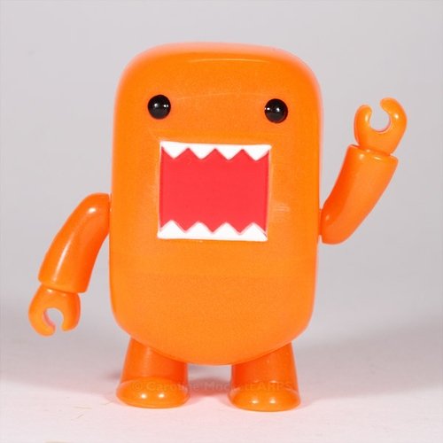 Orange GID Domo Qee figure by Dark Horse Comics, produced by Toy2R. Front view.