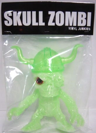 Skull Zombi figure by Vinyl Junkies, produced by Vinyl Junkies. Front view.