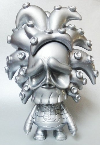 Pretty Boi - Silver Bastard figure by Erick Scarecrow, produced by Esc-Toy. Front view.
